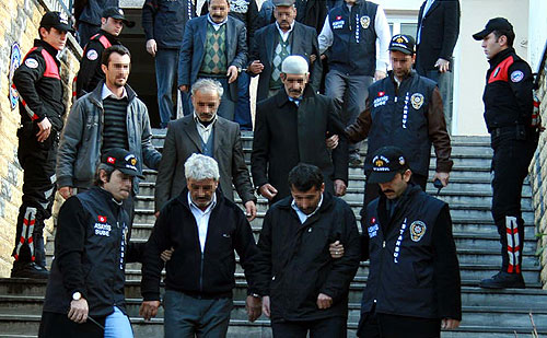 Erkek kardeş töre uğruna ablasının canına kıydı Erkek kardeş töre uğruna ablasının canına kıydı
