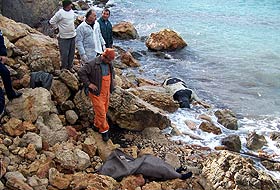 Kaçak taşıyan tekne battı Kaçak taşıyan tekne battı