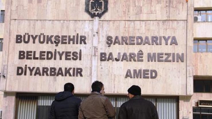 Diyarbakır'da belediyeye Kürtçe tabela - Günün Haberleri CNN Türk