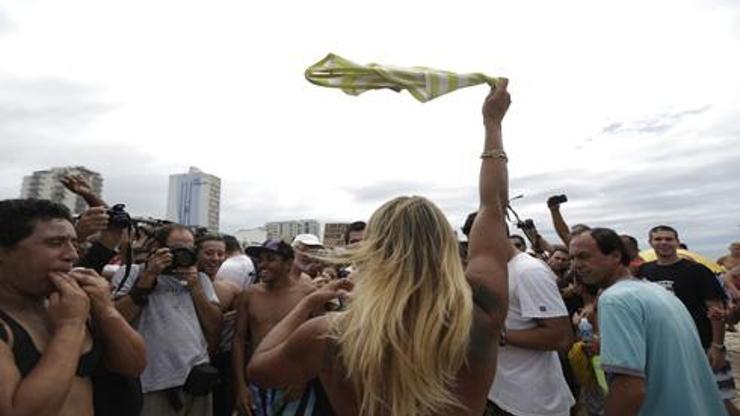 Rio de Janeiroda üstsüz protesto