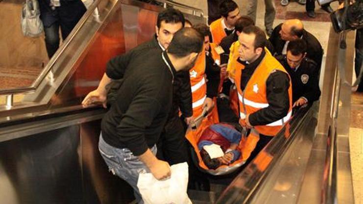 Taksim Metrosunda metal dedektörü dehşeti