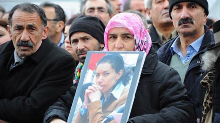 Pariste öldürülen 3 PKKlı kadına anma