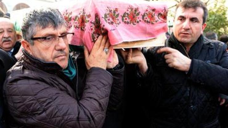 Mustafa Akçayın annesi son yolculuğuna uğurlandı