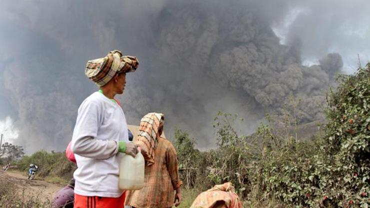 Endonezyada yanardağ dehşeti: 15 ölü