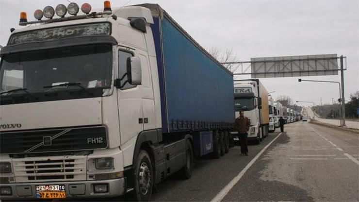 Bulgaristan kapattı, TIR sürücüleri perişan