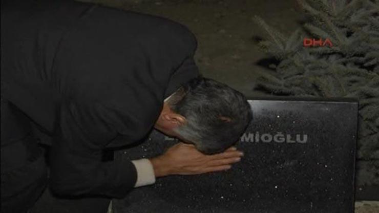 Fatih Hilmioğlu oğlunun mezarına koştu