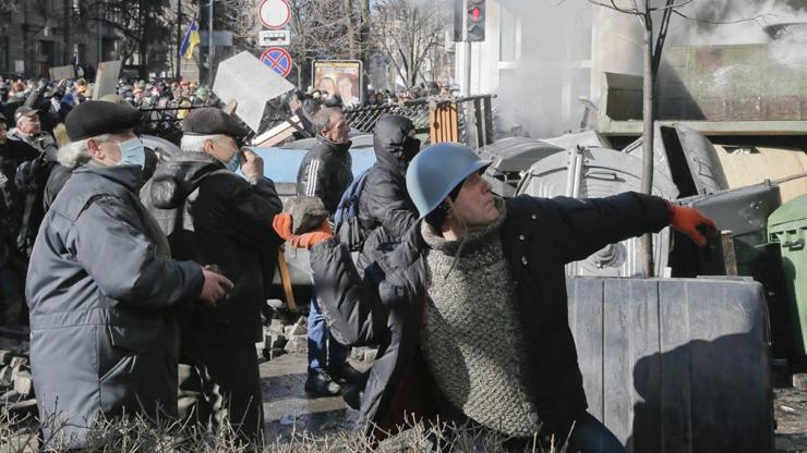 Protestoda polisle çatışan o militanlar Ukraynanın yeni polisi olacak