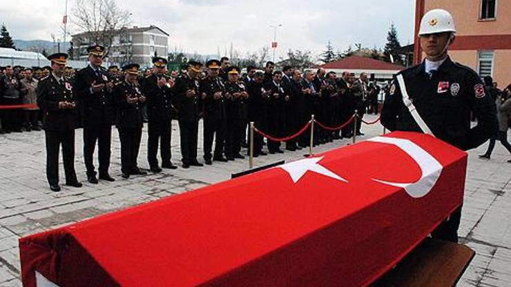 Şehit polis memuru son yolculuğuna uğurlandı