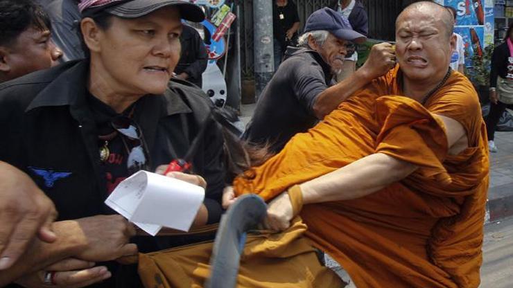 Budist rahibe meydan dayağı