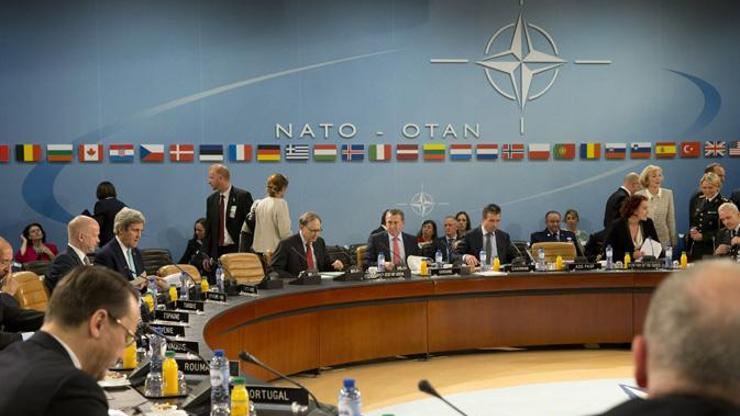 NATO, Rusya ile tüm sivil ve askeri işbirliğini askıya aldı