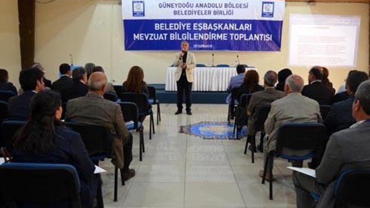BDPli belediye başkanlarına demokratik özerklik semineri