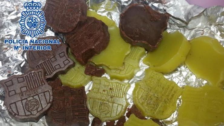 Barcelona amblemli kokainli çikolatalar yaparken yakalandı