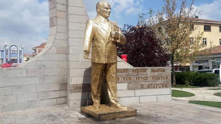 Ankaradaki Atatürk heykeline saldırı