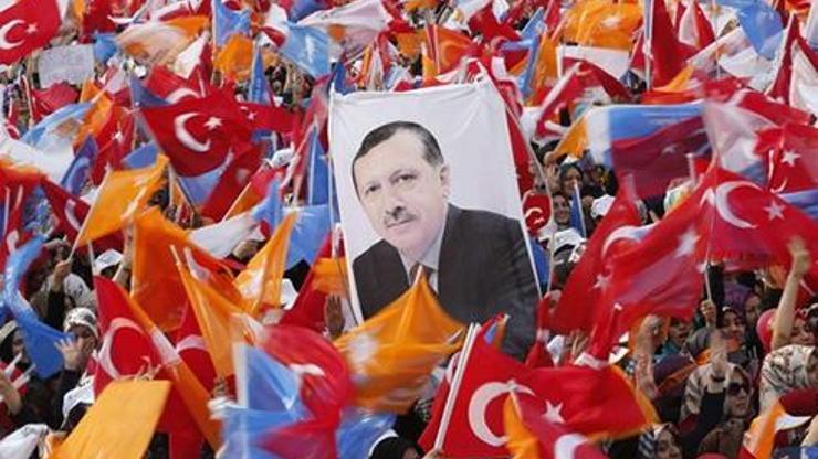 Elif Şafak: Türk siyaseti hiç bu kadar bölücü olmamıştı