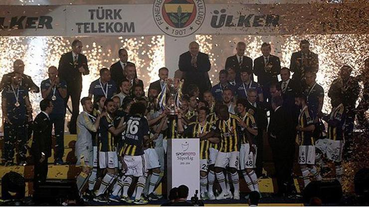 Fenerbahçe şampiyonluk kupasını aldı