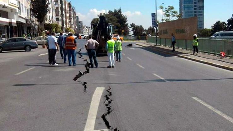 Marmaray çalışmasında yol çöktü