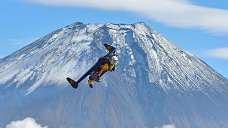 Jetman bu kez Fuji Yanardağında uçtu