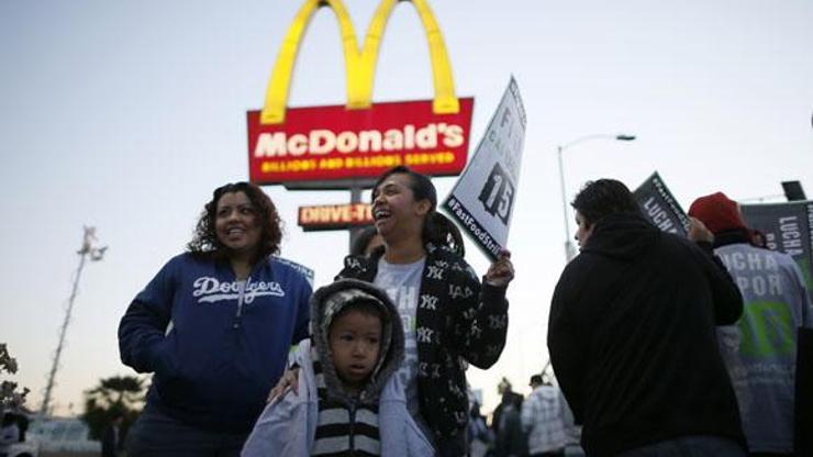 ABDnin her yerinde fast food işçileri eylemde