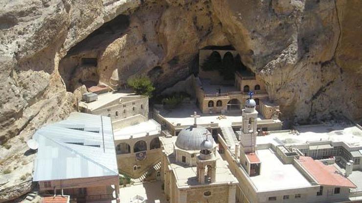 Suriyede cihadçı gruplar Maluladaki manastıra saldırdı