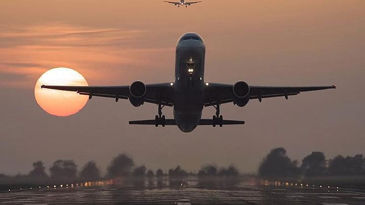 Ankara-Bingöl seferini yapan uçağa yıldırım çarptı