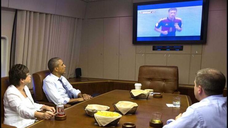 Obama ABD-Almanya maçını Air Force Oneda izledi