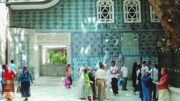 Ramazan’da ziyaretçi rekoru kıran 100 türbe
