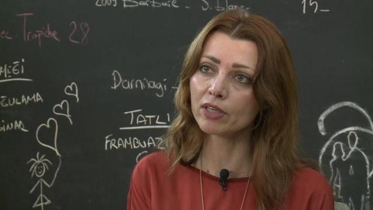 Elif Şafak: Medya kadınları kurban ediyor