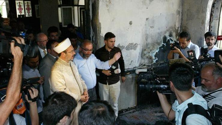 Yakılan camiyi ziyaret eden Mehmet Görmez sert konuştu