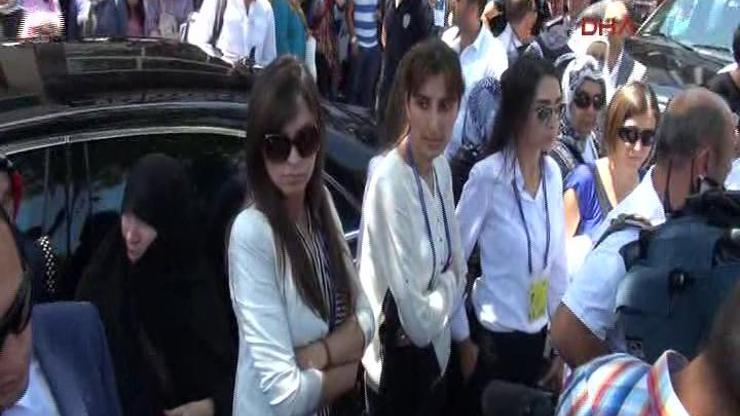 Başbakan Erdoğanı koruyan kadın polisler dikkat çekti