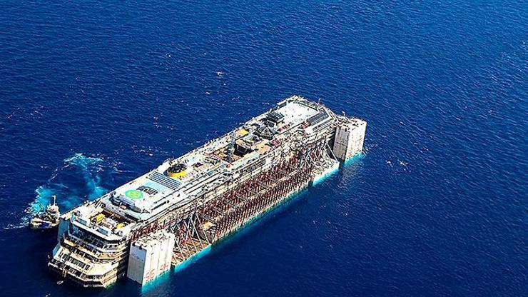 Costa Concordia son yolculuğuna çıktı