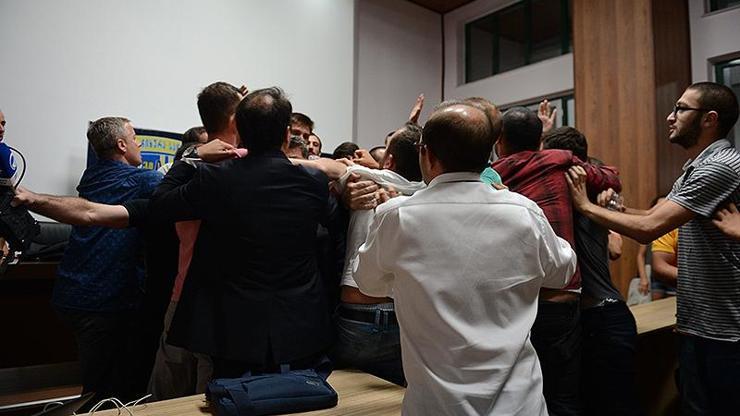 Gürcü gazeteciler Türk gazetecilere böyle saldırdı