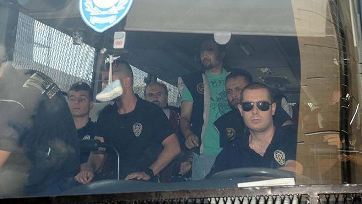 Polis meslektaşlarını gözaltına almaya giden polislere şok