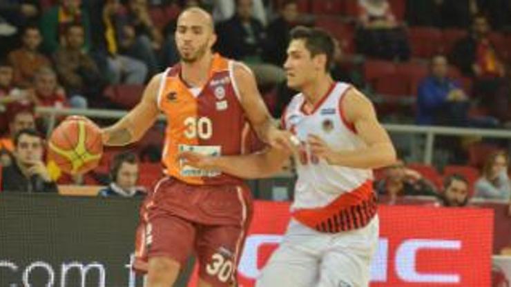 Arroyo 1 yıl daha Galatasaray Liv Hospitalda