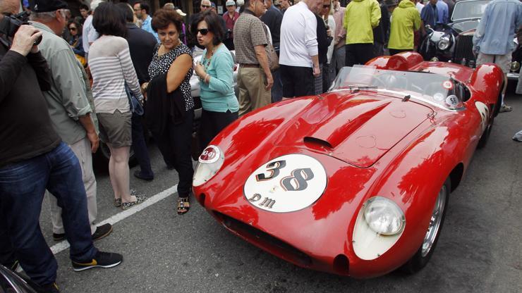 Ferrari, 34 milyon 650 bin dolara satıldı