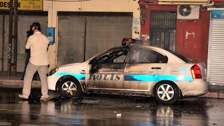 Polis aracını yaktılar