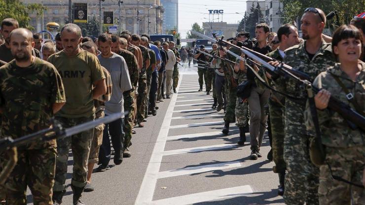 Bağımsızlık gününde Ukraynanın doğusunda utanç yürüyüşü