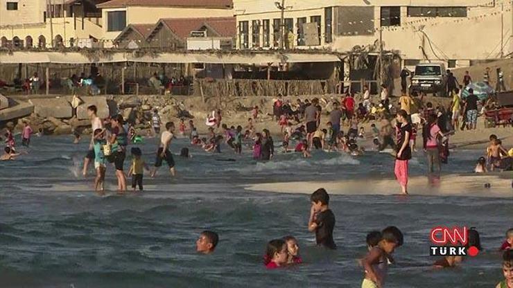 Gazzeliler, kumsallara akın ettiler