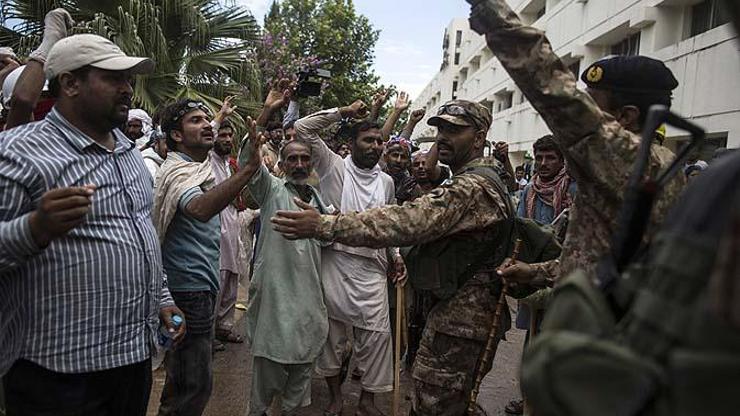 Pakistandaki eylemlerde 3 kişi öldü