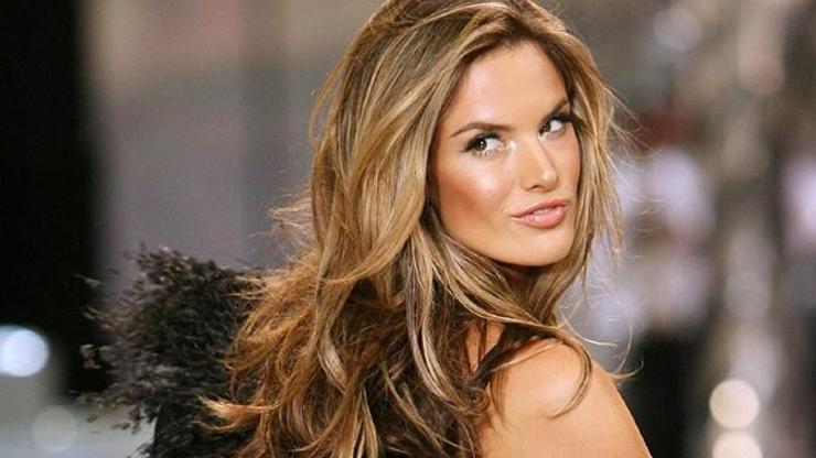 Top model Alessandra Ambrosıo Antalyaya geliyor