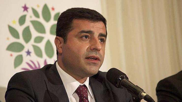 HDP Eş Genel Başkanı Demirtaşa uçakta Kobani tepkisi