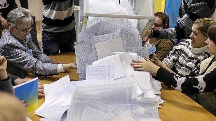 Ukraynada seçimleri AB yanlısı blok kazandı