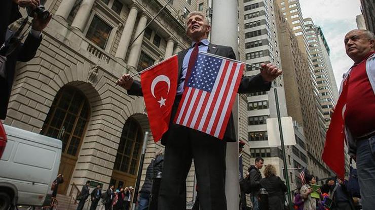 New Yorkta Türk bayrağını göndere o isim çekti