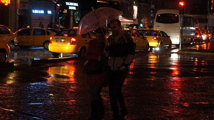 İstanbulda yağmur etkili oluyor