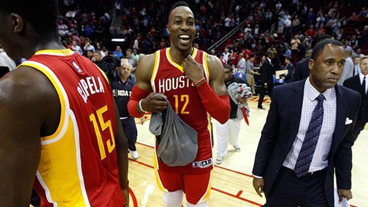 Dwight Howard Spursu tek başına yendi