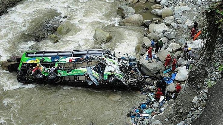 Nepalde otobüs kazası