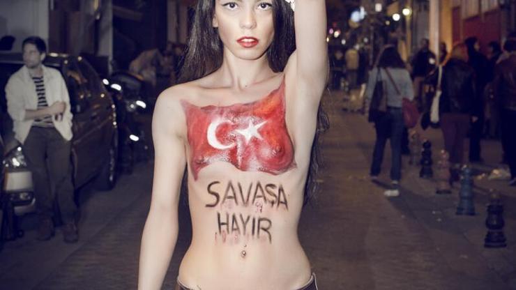 Eski Femen üyesine sevgili şoku