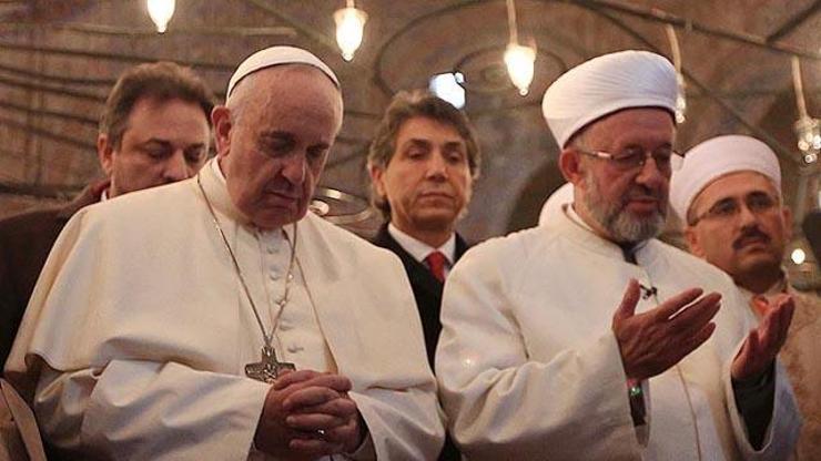 Papa Francisin Sultanahmet Camisini ziyaretindeki saklı jest