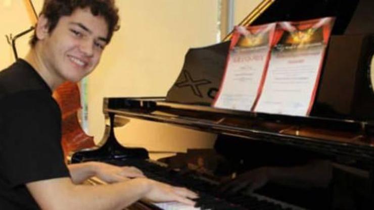 Suriyeden kaçan genç piyanist Tambi Esad Türk vatandaşı oldu