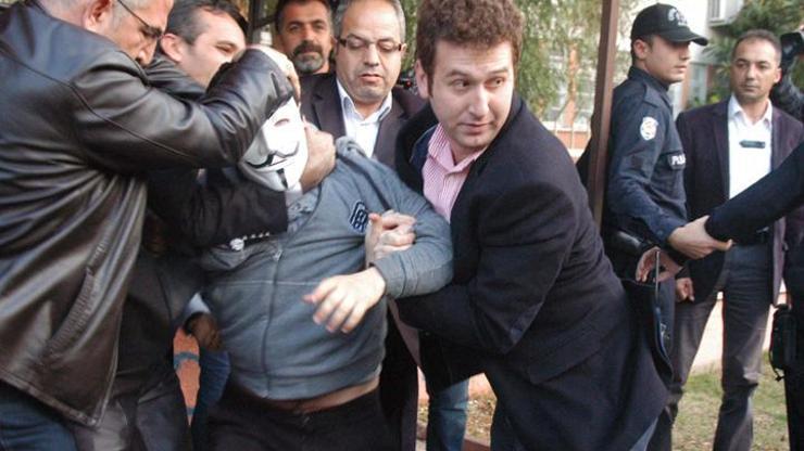 Osmanlıca protestosuna yaka paça gözaltı