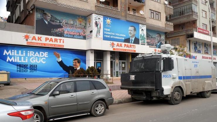 Diyarbakırda AKP binaları önünde gösteri yasaklandı iddiası